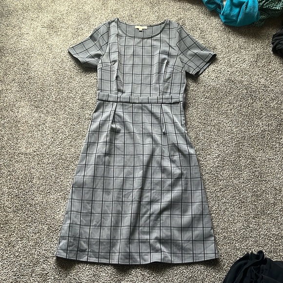 Polagram Dresses & Skirts - Boss business girl mid length dress